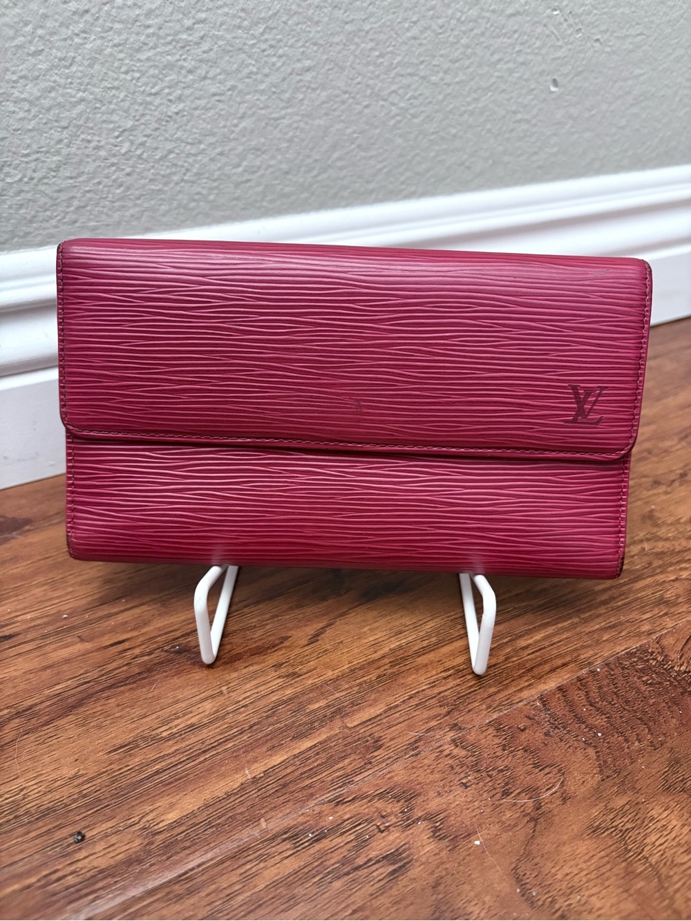 💯Louis Vuitton Epi Leather Fold-Over Clutch in Deep Berry